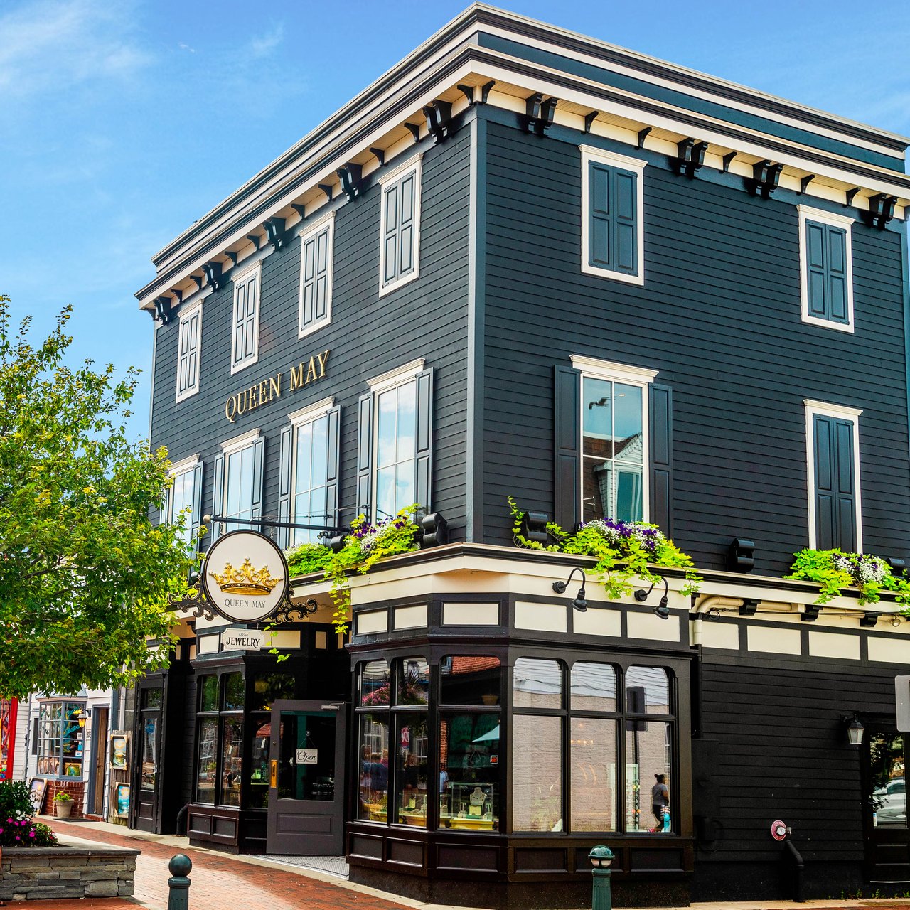 Things To Do Queen May